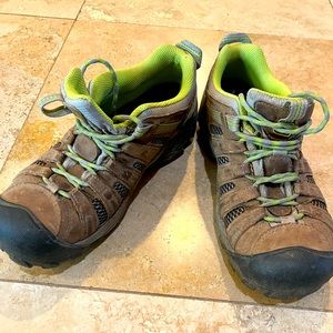 Keen hiking shoes size 8 womens